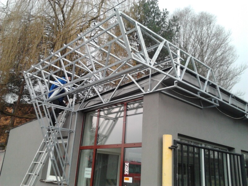 2015 Studenka montaz oceloveho ramu pro reklamu